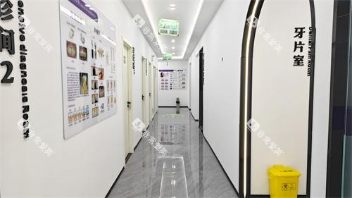 昆明长鹏口腔（融创店）走廊