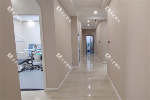 汉中小虎牙口腔门诊部走廊环境 汉中小虎牙口腔门诊部走廊环境