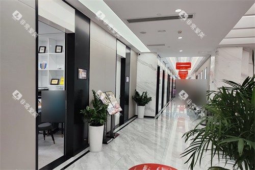 广州中家医家庭医生口腔医院越秀院区走廊环境图