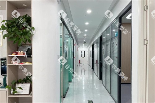 郑州九龙海峰口腔白沙店走廊环境