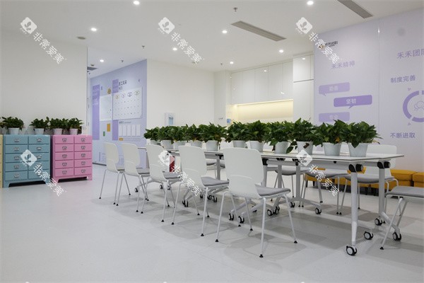 北京禾禾口腔(怡和门诊)休息区环境一角 北京禾禾口腔(怡和门诊)休息区环境一角