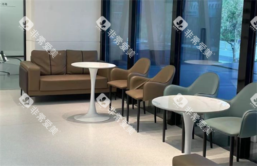 济南众牙口腔等待区