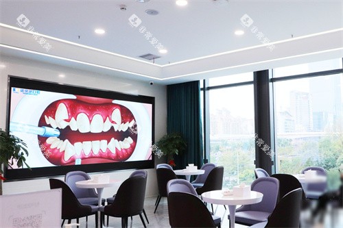 南宁诺贝尔口腔埌东店大厅休息区