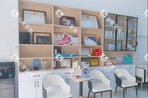 青岛坤昊口腔薛家岛店等候区