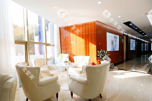 南京金铂利口腔溧水店休息区图