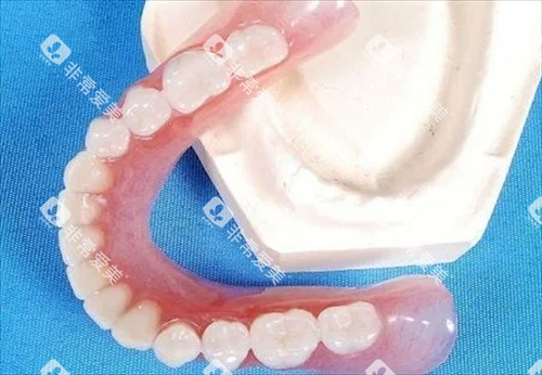 半口活动假牙展示 半口活动假牙展示