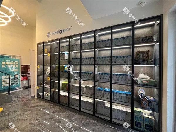 大连极植口腔(东港店)牙套展示柜