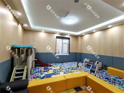 青岛莱恩口腔二楼候诊区内部环境