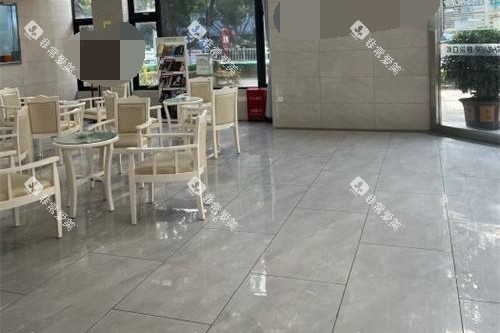 云南省玉溪舒尔口腔门诊部大厅 云南省玉溪舒尔口腔门诊部大厅