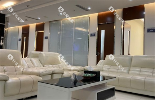 温州拜尔口腔诊室外休息区