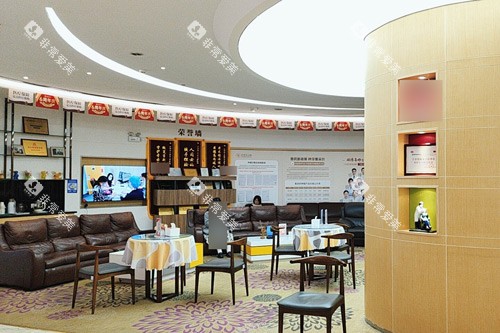 东莞好佰年口腔(东城世博总院)休息区图 东莞好佰年口腔(东城世博总院)休息区图