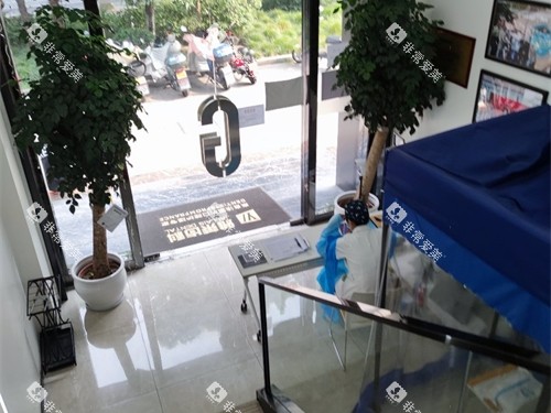 杭州雅莱口腔门诊滨江区滨江彩虹院一楼大厅