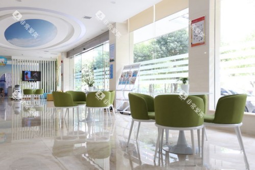 岳阳阳光口腔候诊区域