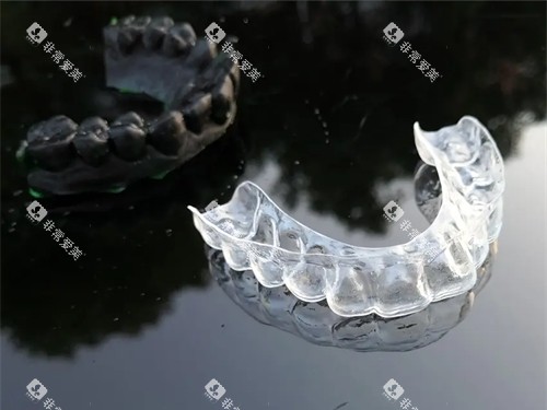 牙齿矫正透明保持器实物展示图 牙齿矫正透明保持器实物展示图