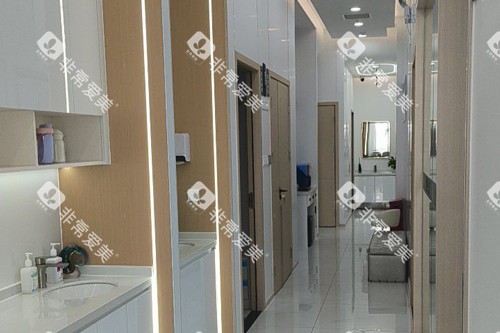 深圳鼎植口腔走廊图 深圳鼎植口腔走廊图