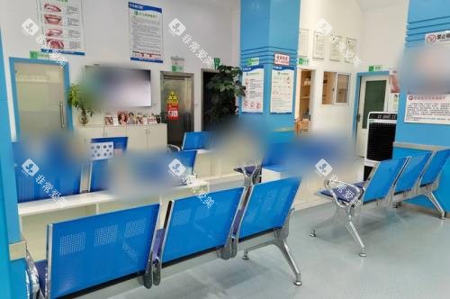 云南玉溪华美口腔候诊区 云南玉溪华美口腔候诊区