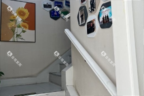 沈阳欢乐口腔楼梯拐角