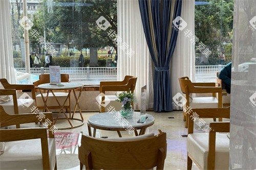 南充医大口腔候诊区