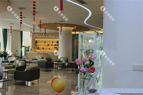 郑州众益佳口腔医院一楼服务台