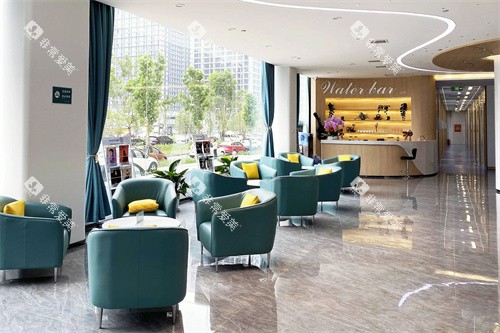 郑州众益佳口腔医院大厅休息区