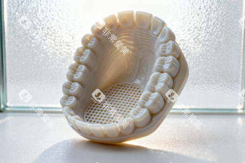 口腔中的牙齿卡通图