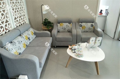 大连唯格口腔门诊桃源店休息沙发 大连唯格口腔门诊桃源店休息沙发