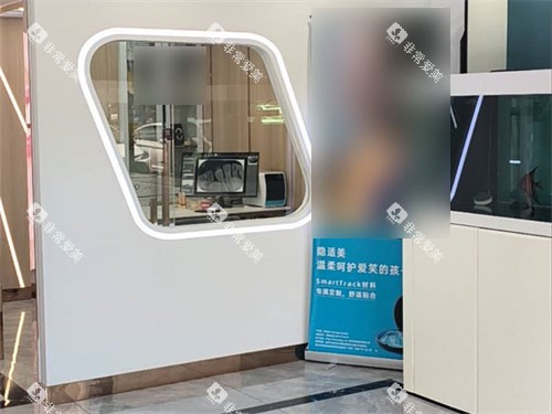 鞍山启宏口腔诊疗室门口 鞍山启宏口腔诊疗室门口