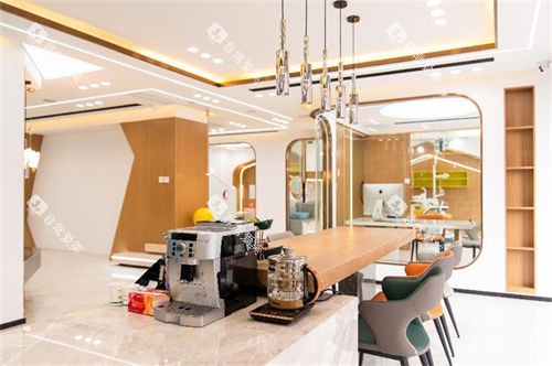 抚顺嘉年华口腔大厅环境 抚顺嘉年华口腔大厅环境