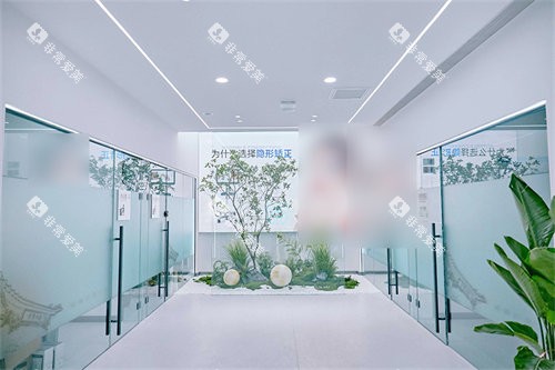 锦州京医口腔门诊部诊疗区走廊环境图 锦州京医口腔门诊部诊疗区走廊环境图