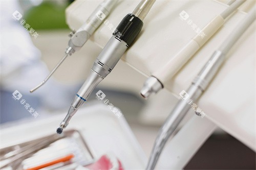 牙齿治疗设备展示