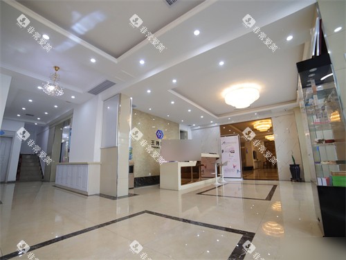 阜新王玮口腔门诊部大厅环境图