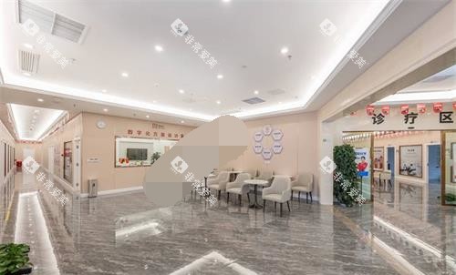 云南昆明柏德口腔门诊部大厅内部环境