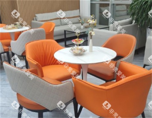 呼和浩特天牙口腔等候区环境图 呼和浩特天牙口腔等候区环境图