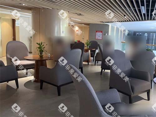 厦门登特口腔医院莲花店休息候诊区沙发