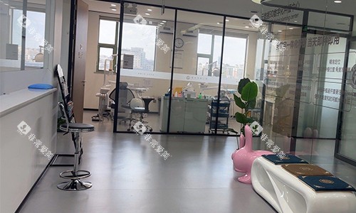 西安含光佳医口腔种植室外的等待区 西安含光佳医口腔种植室外的等待区