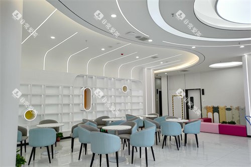 西安颐贝口腔候诊区 西安颐贝口腔候诊区