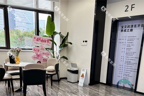 宁波镇海儿童口腔医院2楼大厅