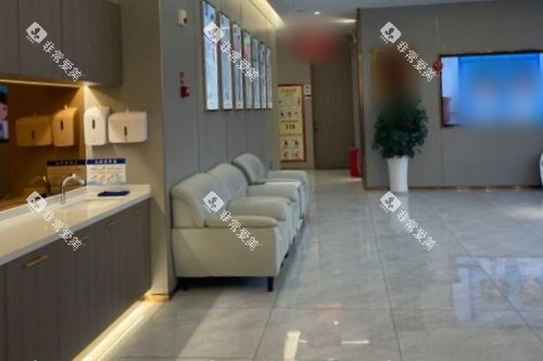 杭州富阳金铂利口腔医院等候区