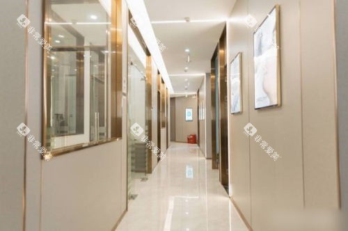 杭州富阳金铂利口腔医院走廊