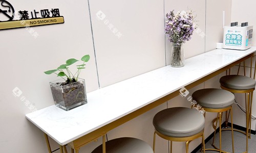 西安雅禾口腔家人等候区