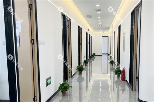 朔州易看牙口腔走廊图