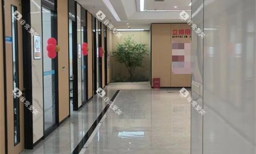 南阳中诺口腔诊室门口