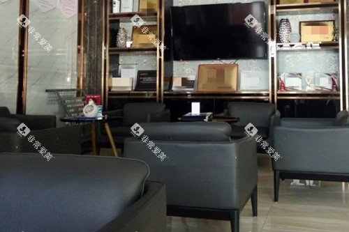 武汉爱齿尔口腔休息等待区环境