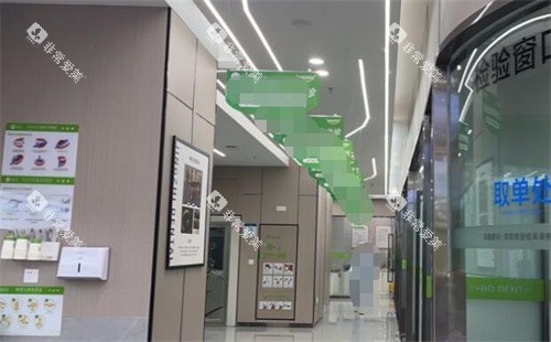 重庆英博口腔大厅环境图