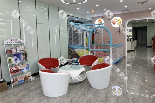 贵阳毕节朗朗口腔门诊部休息区 贵阳毕节朗朗口腔门诊部休息区