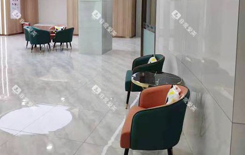 十堰华玉口腔大厅环境实拍图