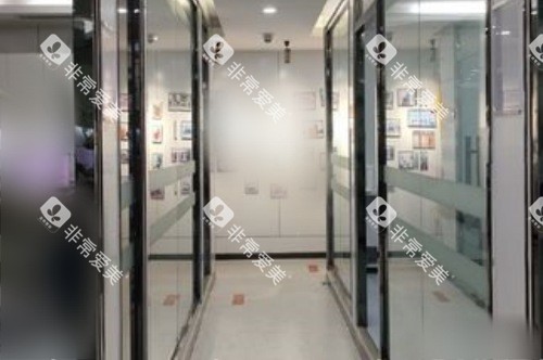 呼和浩特黄氏口腔门诊部滨江花园店走廊