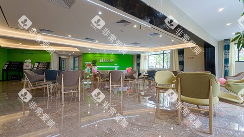 中山松鼠口腔石岐店大厅环境