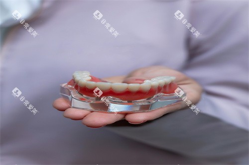 牙齿制作模型示意展示