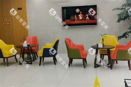 上海诺贝川口腔候诊区 上海诺贝川口腔候诊区